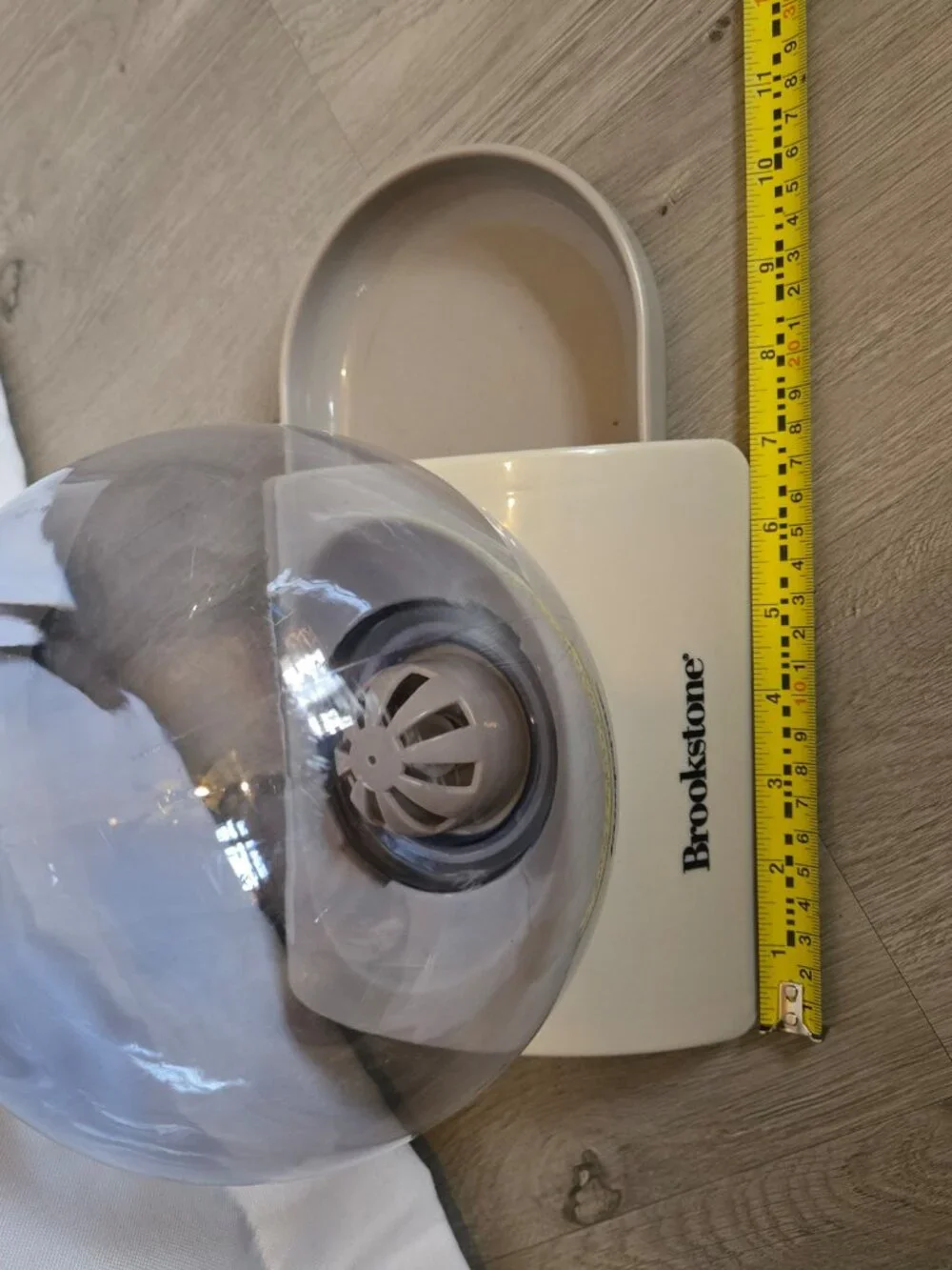 NWT - Gravity pet water dispenser